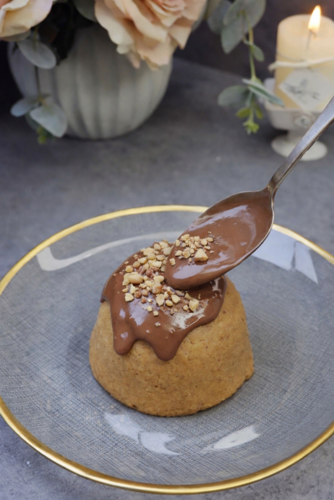 Brzi čokoladni desert bez pečenja sa keksom i čokoladnim preljevom