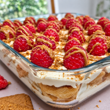 Biscoff tiramisu s malinama, mascarpone kremom i slojevima piškota